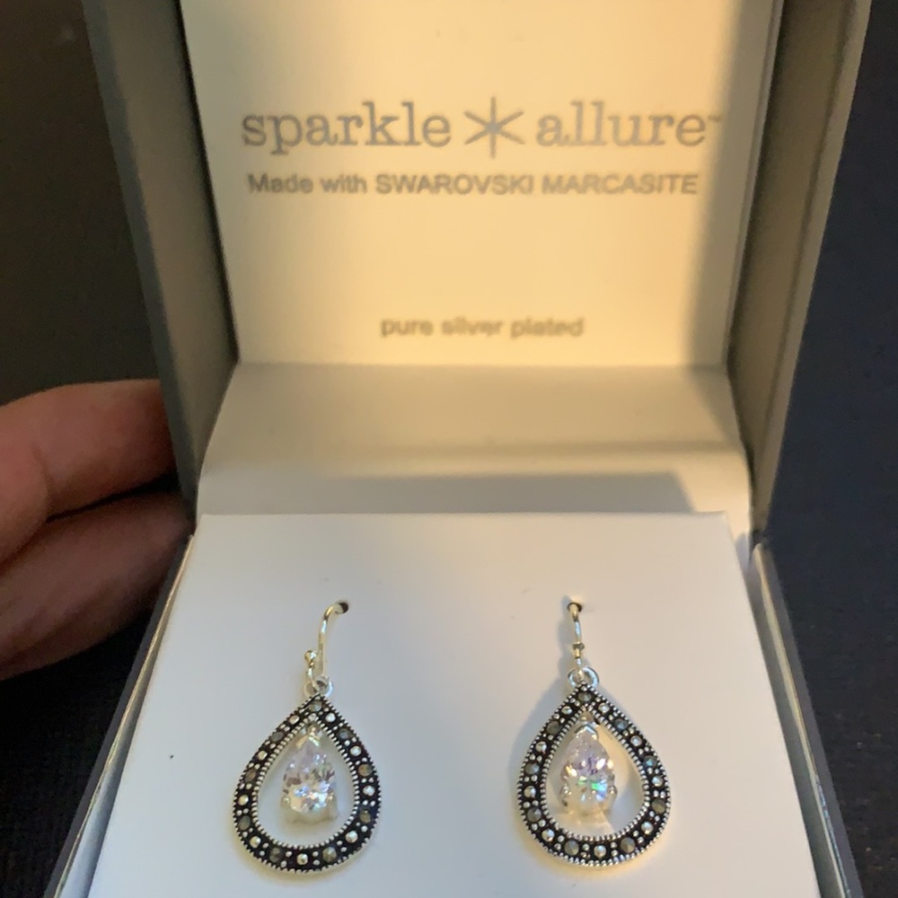 Beautiful dangle earrings - Picture 2 of 2